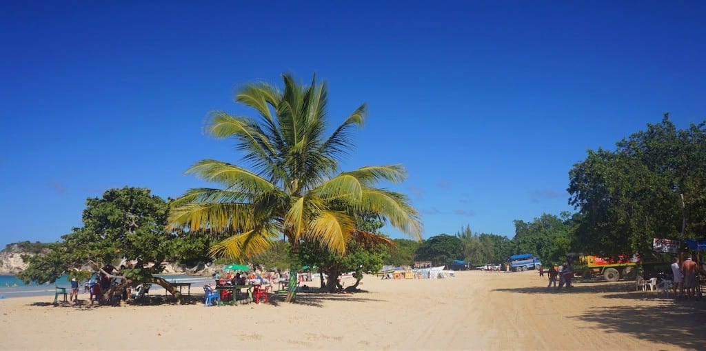 I left Santo Domingo to visit the public beach. There’s no hotels, security guards and lady waitresses carrying trays of tropical drinks here.