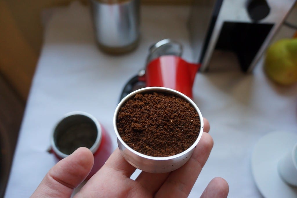 I put the finely ground coffee in the container.