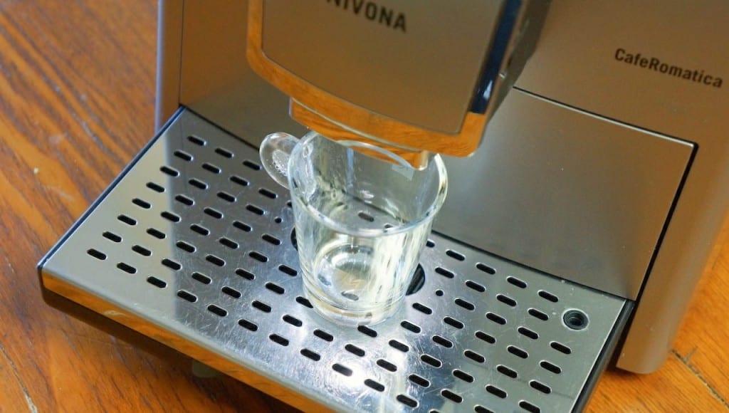The system heated up. I put my cup under the nozzle, pressed the ‘espresso’ button and patiently awaited the result. Around 15 seconds.