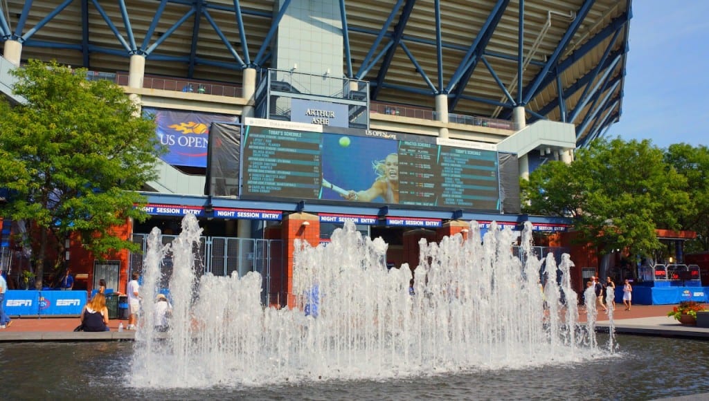 The first match was scheduled to begin at 11am. I was baffled by the tiny number of people riding the subway to the stadium. Even more surprising was the lack of crowds around the venue. As I found out later on – only chumps arrive at 11am to watch the doubles’ games. How could I have known?